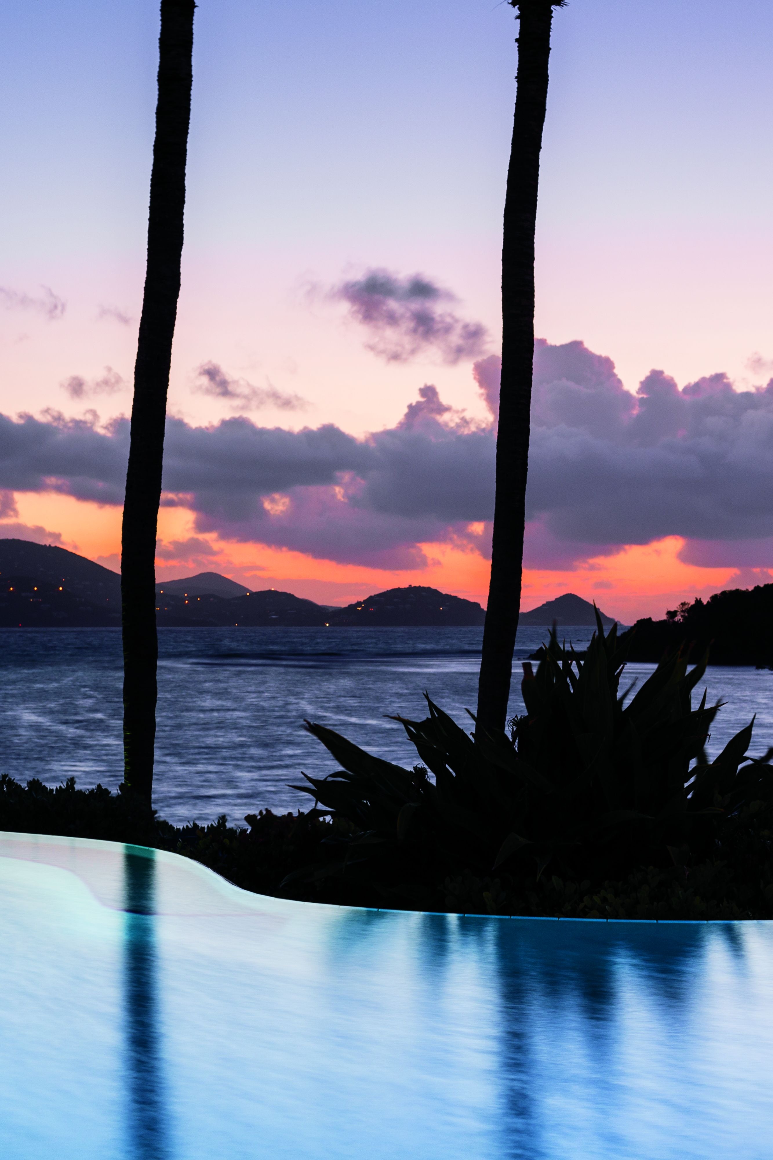 Infinity-Edge Pool